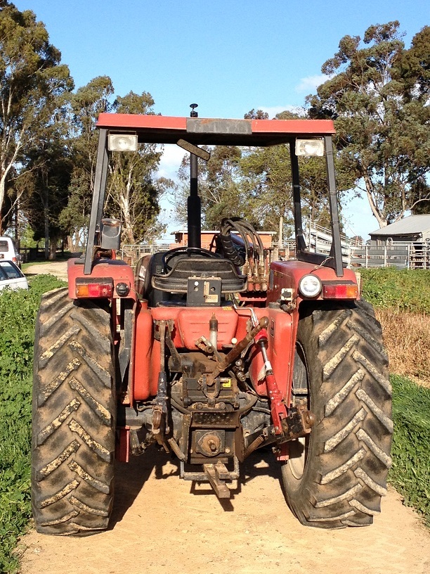Case IH 3230 4WD Tractor with Front end Loader Machinery